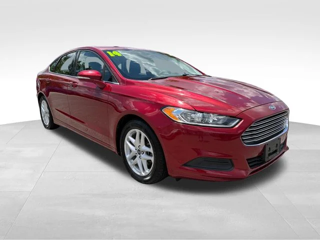 Used 2014 Red Ford SE image 1