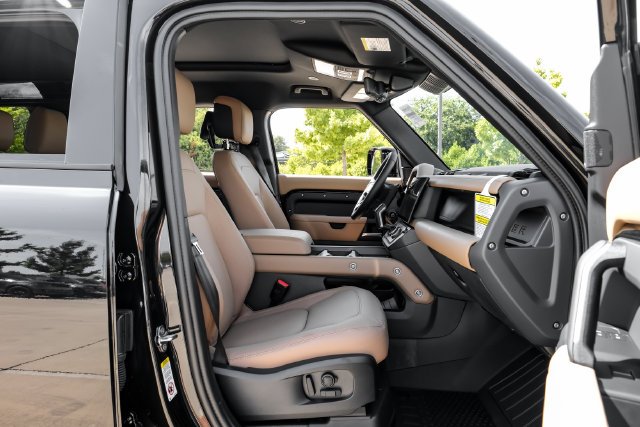 New 2026 Santorini Black Land Rover X-Dynamic SE image 33