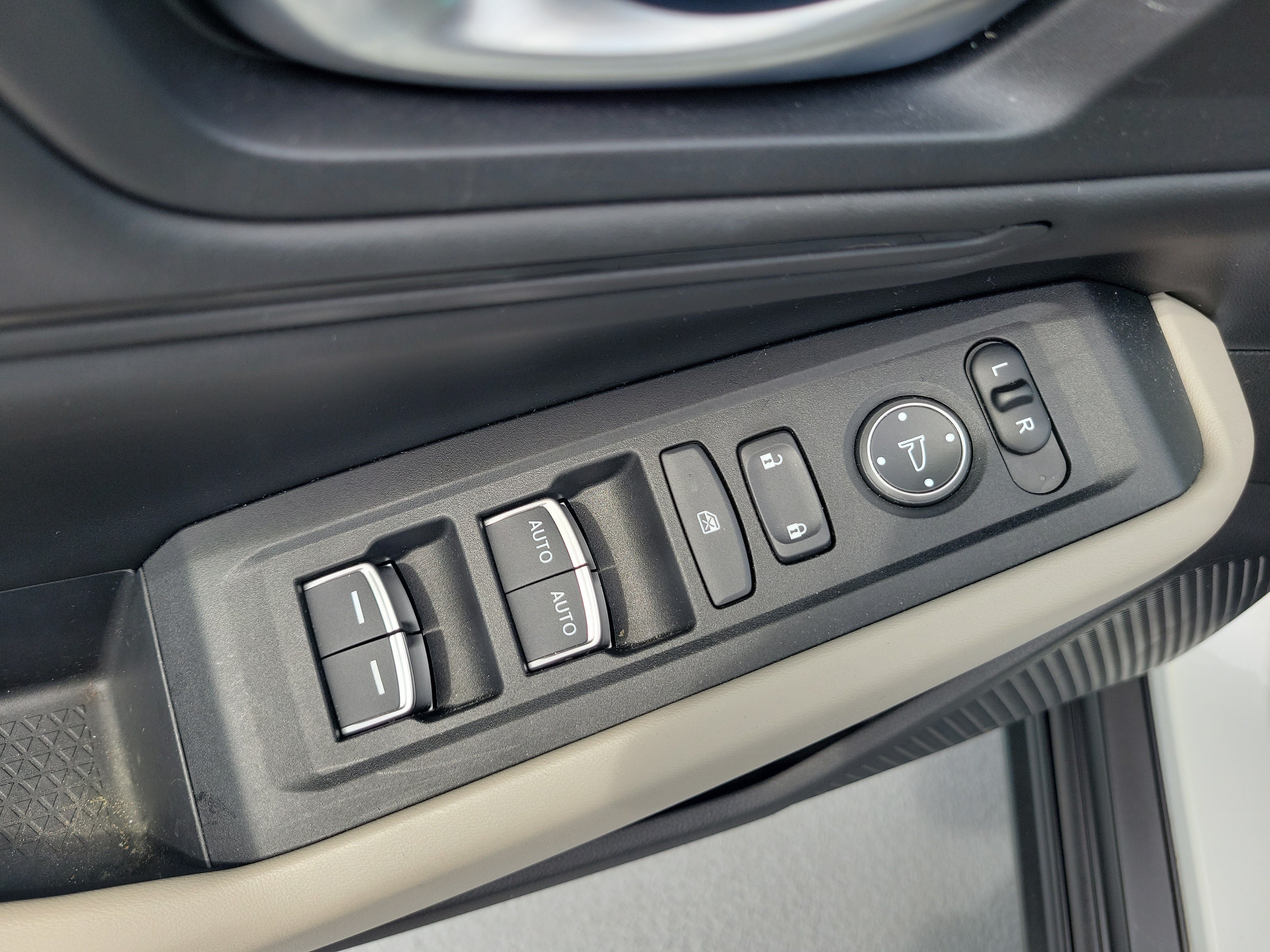 Used 2024 White Honda EX image 19