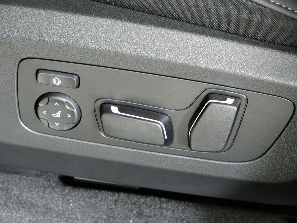 Used 2026 Skyscraper Grey Metallic BMW 30 xDrive image 39
