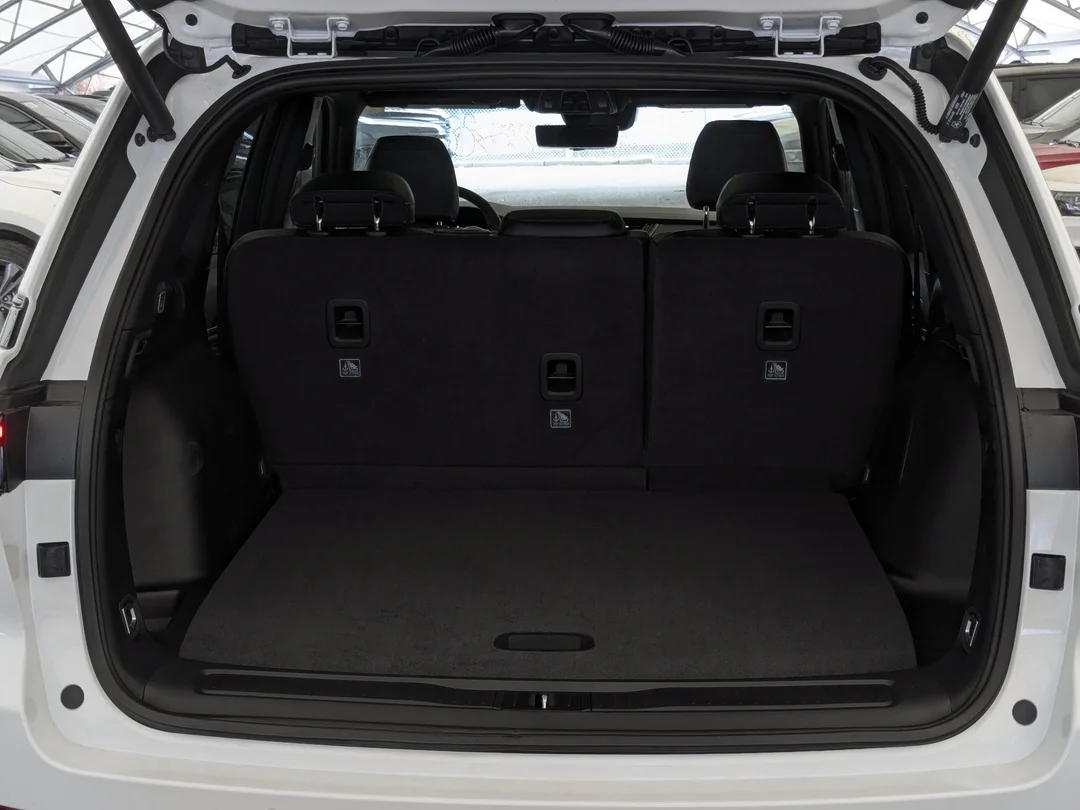New 2026 White Jeep Limited Reserve - - 4x4 - Panoramic Sunroof - Nappa Leather - Ventilated Seats & More! image 29