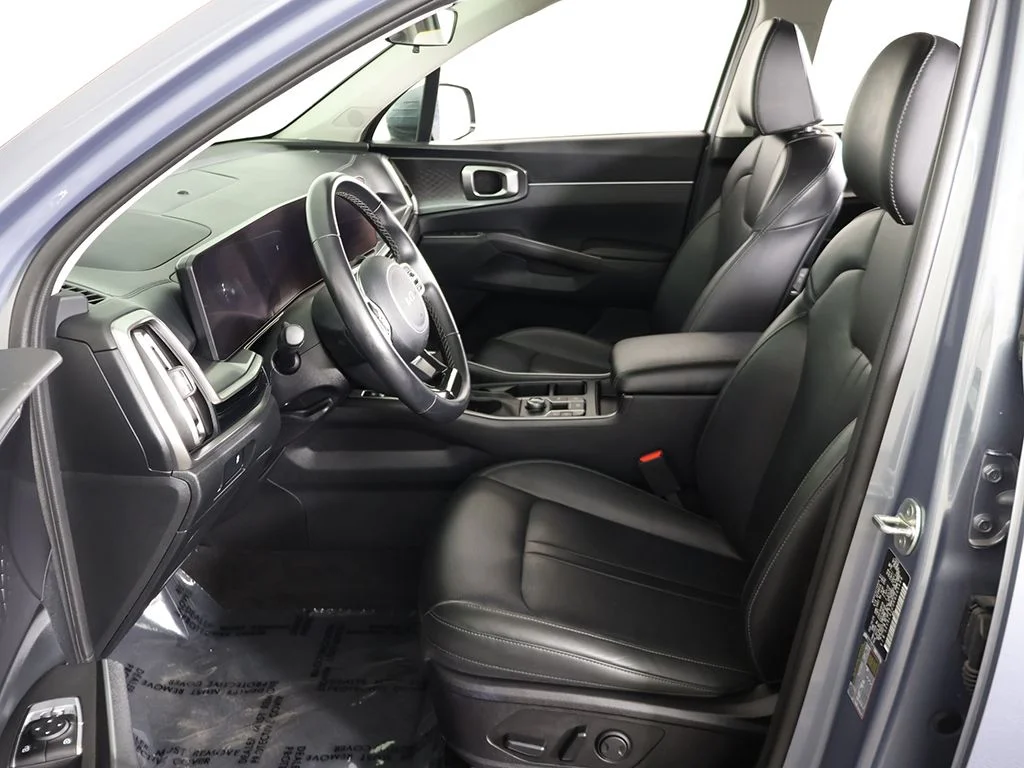 Used 2024 Silver Kia S image 31