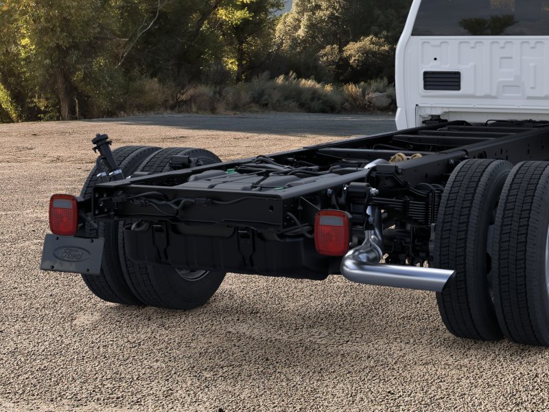 2025 Ford F-550 Super Duty Chassis Cab XLT - Photo 43