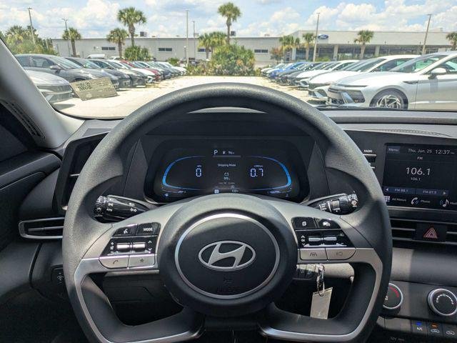 New 2026 White Hyundai SE image 27