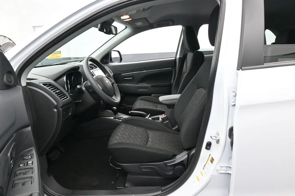 New 2027 White Diamond Mitsubishi 2.0 ES 2WD image 11