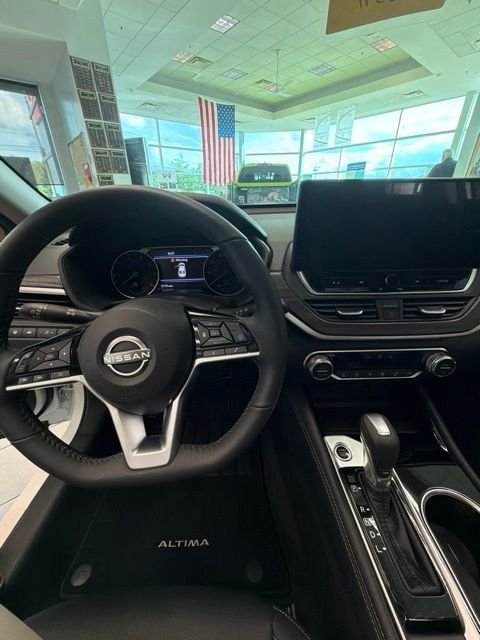 2025 Nissan Altima SL - Photo 10