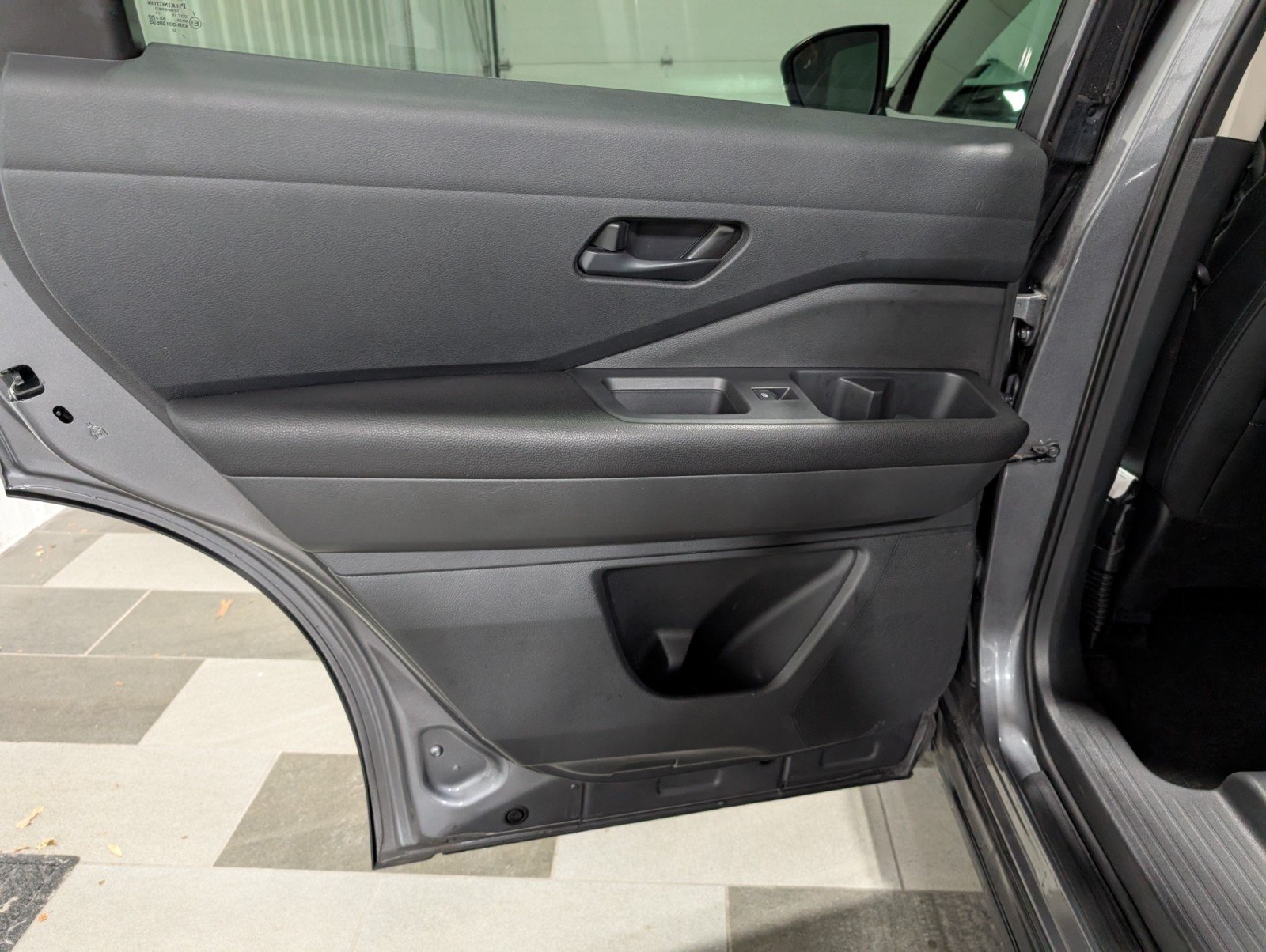 2024 Nissan Pathfinder SV photo 4