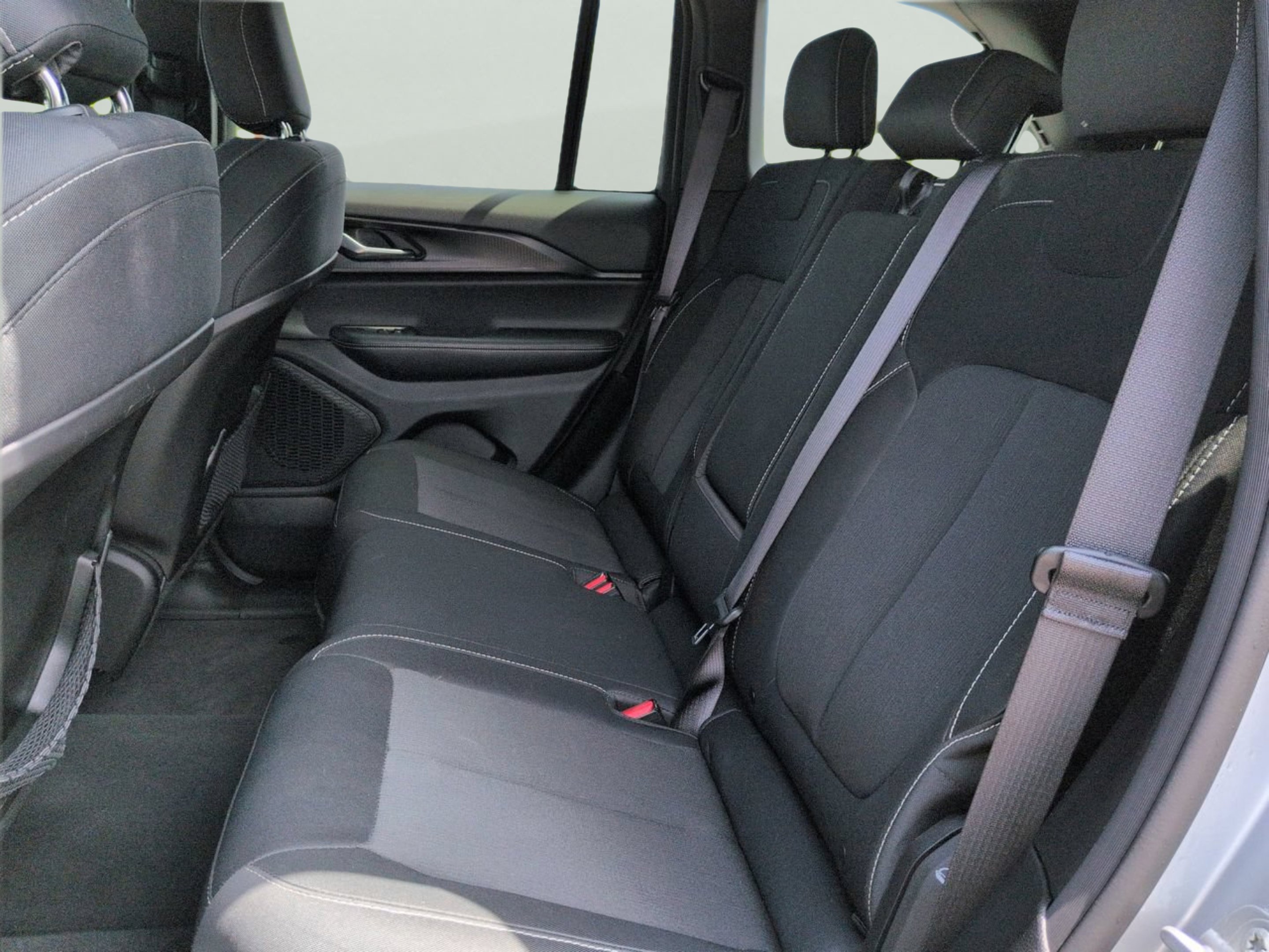 Used 2025 Silver Zynith Jeep Laredo image 12