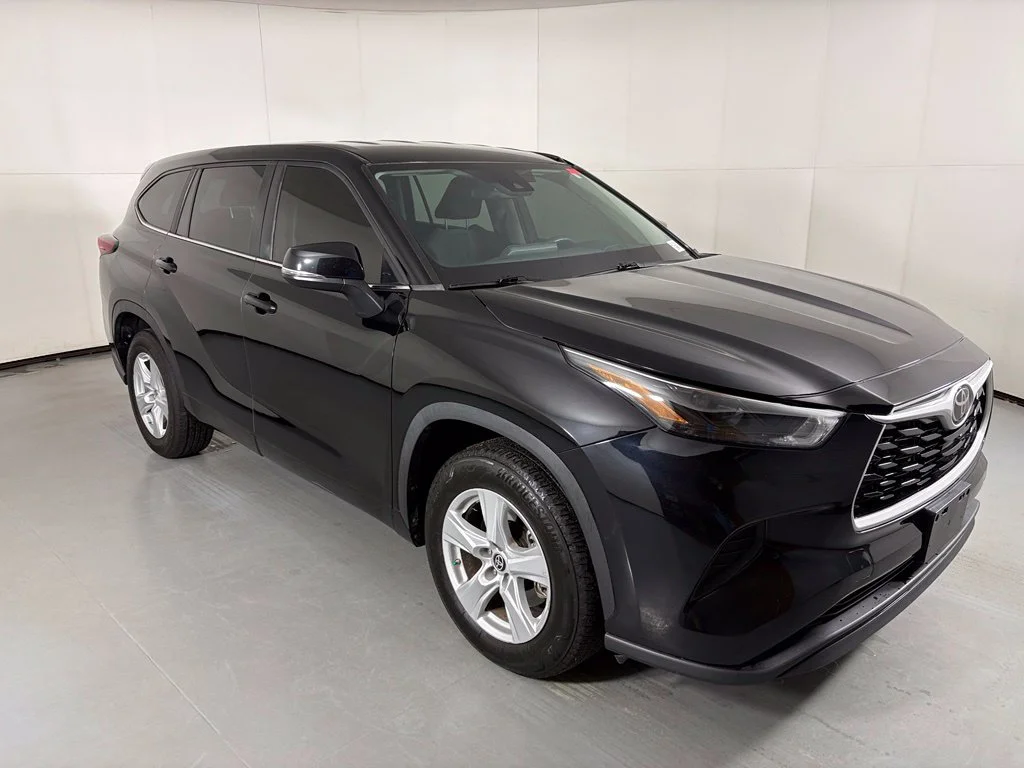 Used 2023 Black Toyota L image 2