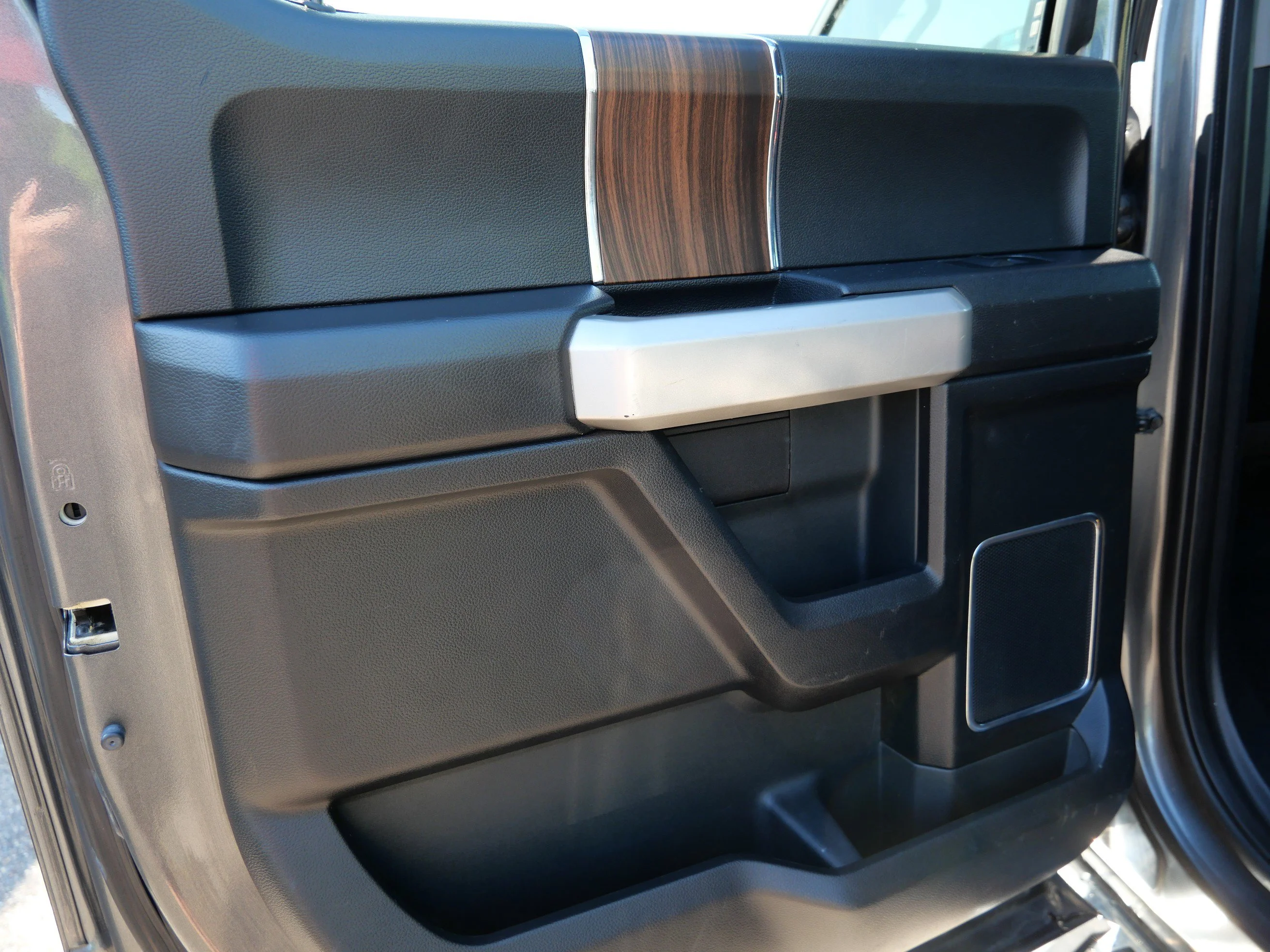 Used 2015 Magnetic Metallic Ford Lariat image 14
