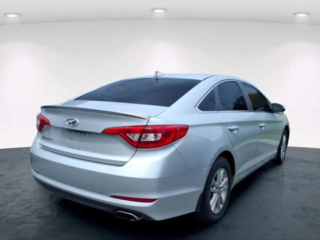 Used 2015 Silver Hyundai SE image 14