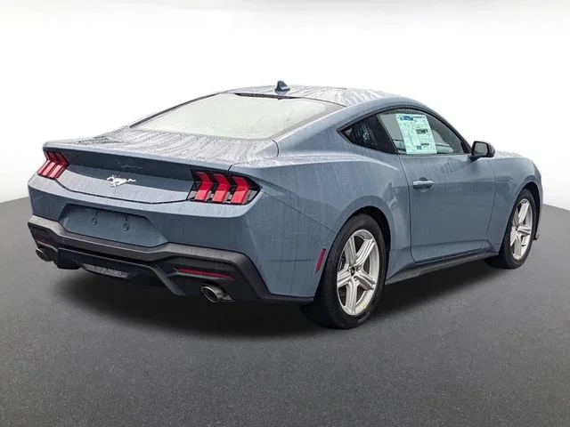 2026 Ford Mustang EcoBoost Fastback - Photo 3