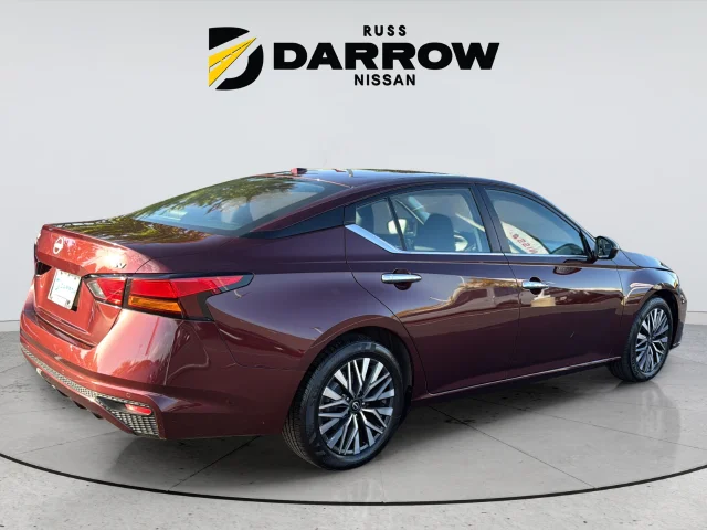 Used 2023 Red Nissan 2.5 SV image 5