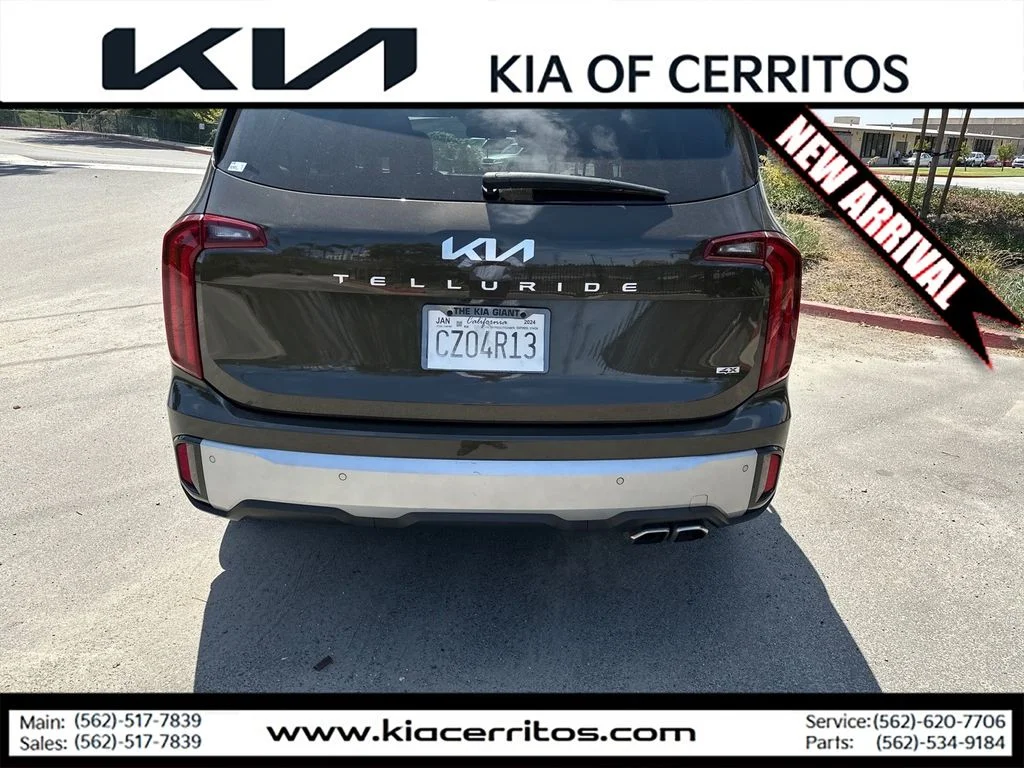 Certified Used 2024 Green Kia S image 4