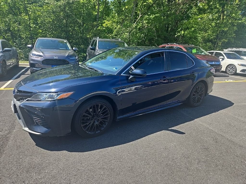 2020 Toyota Camry SE FWD photo
