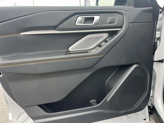 New 2026 White Ford Tremor image 16