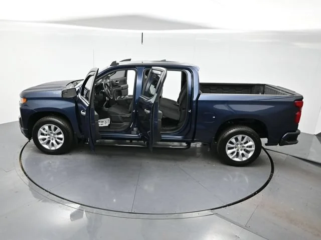 Used 2020 NORTHSKY BLUE METALLIC Chevrolet Custom image 35
