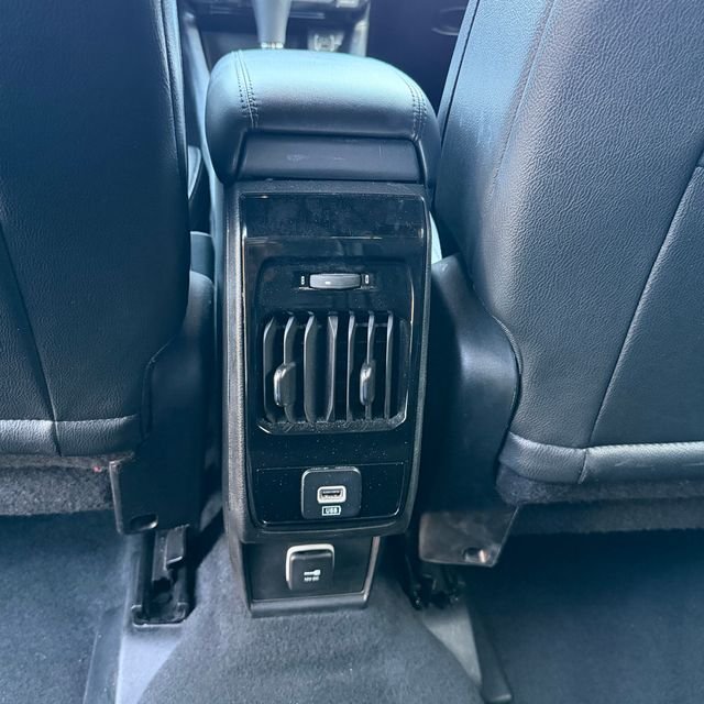 Used 2024 White Jeep Latitude image 33