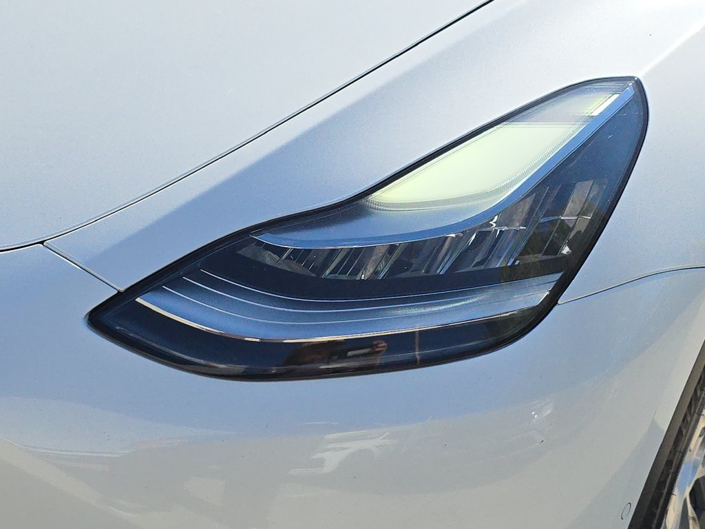 Used 2020 White Tesla Long Range image 35