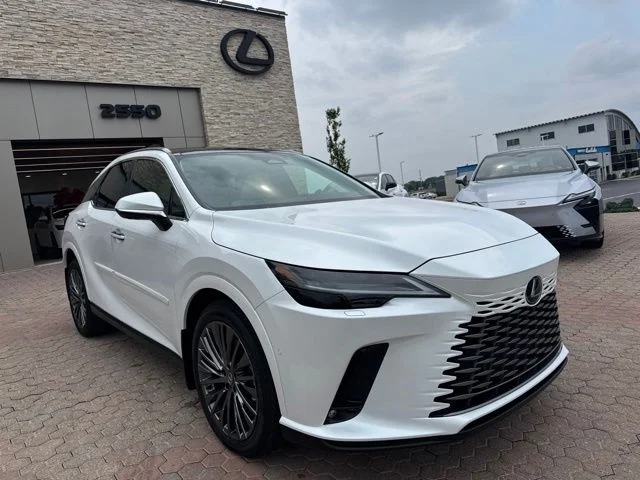 New 2026 Eminent White Pearl Lexus LUXURY image 4