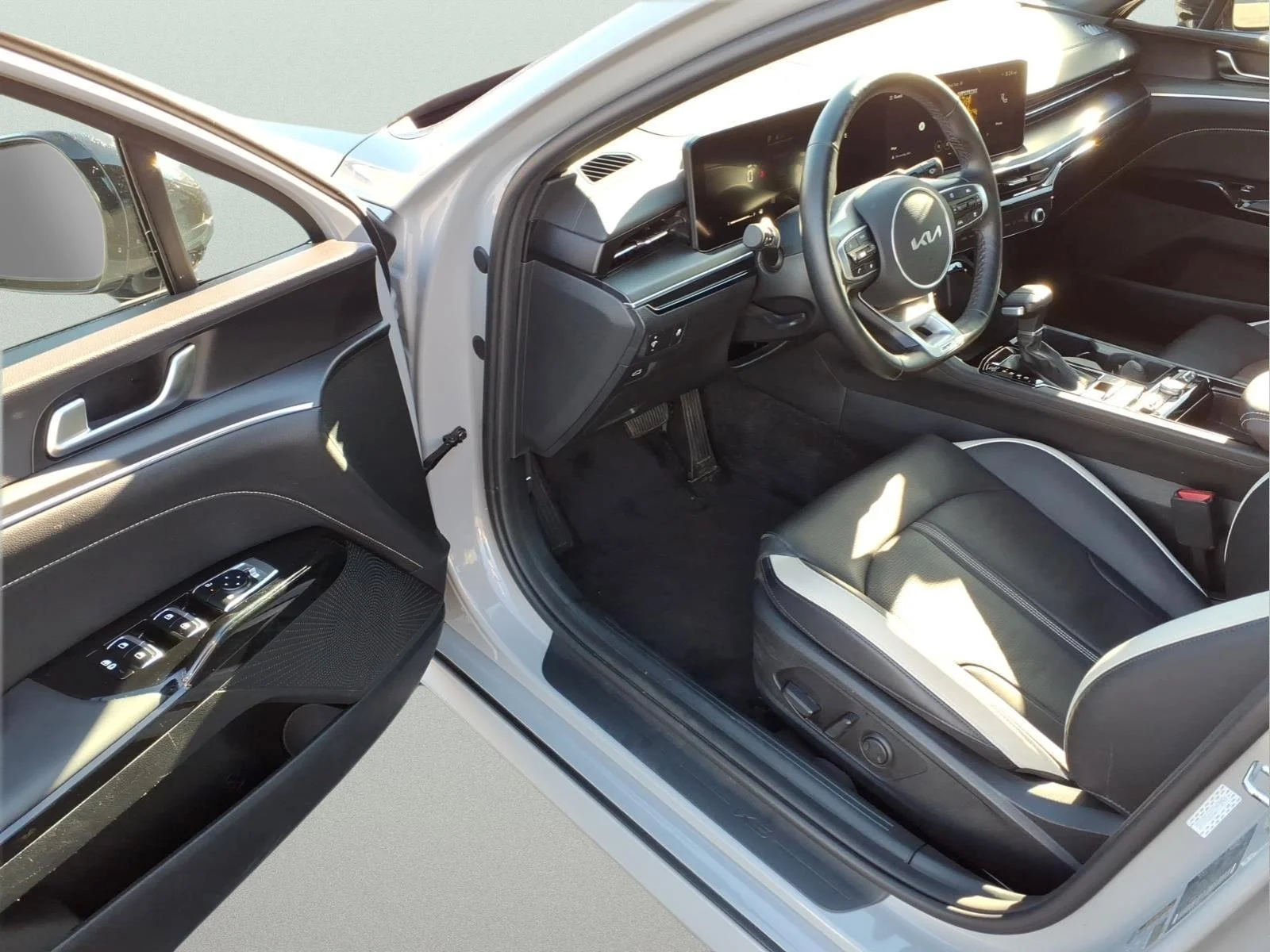 Used 2025 Gray Kia GT-Line image 10