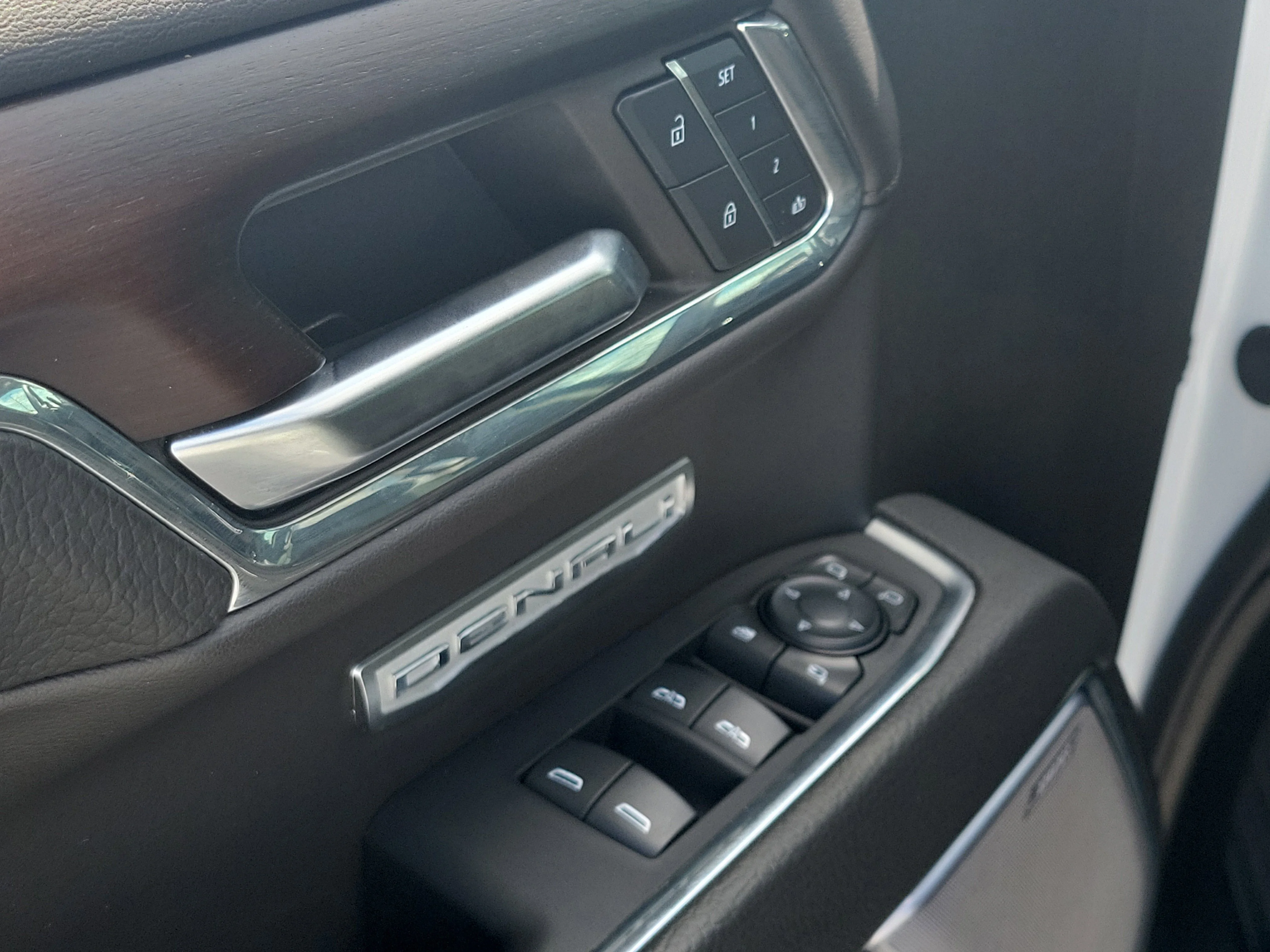 Used 2024 White Frost Tricoat GMC Denali image 21