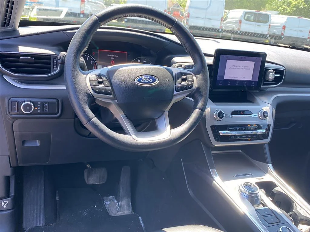 Used 2023 Atlas Blue Ford XLT image 4