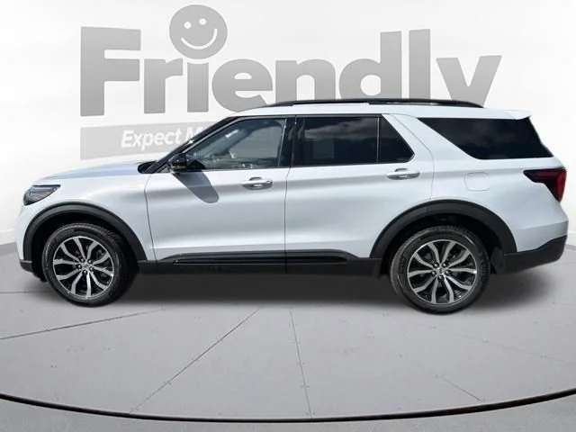 New 2026 Space White Metallic Ford ST-Line image 3