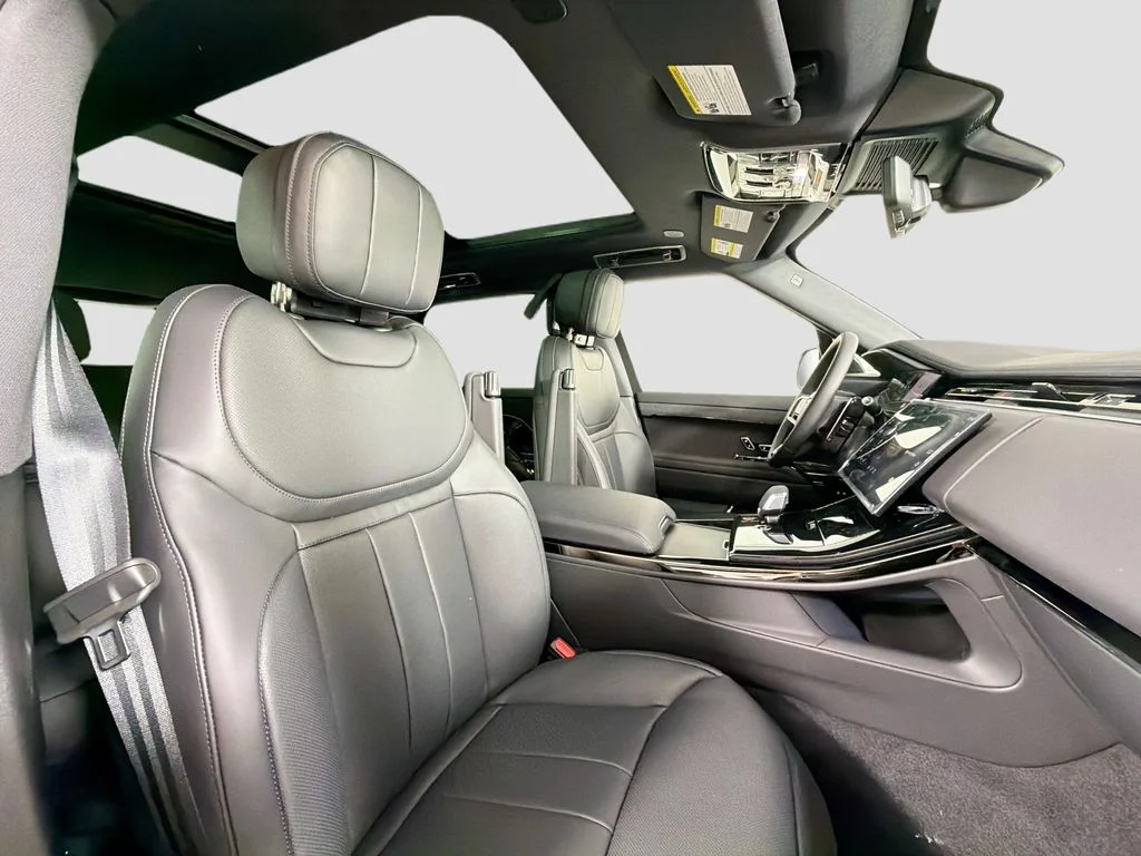 New 2026 Fuji White Land Rover Dynamic SE image 30