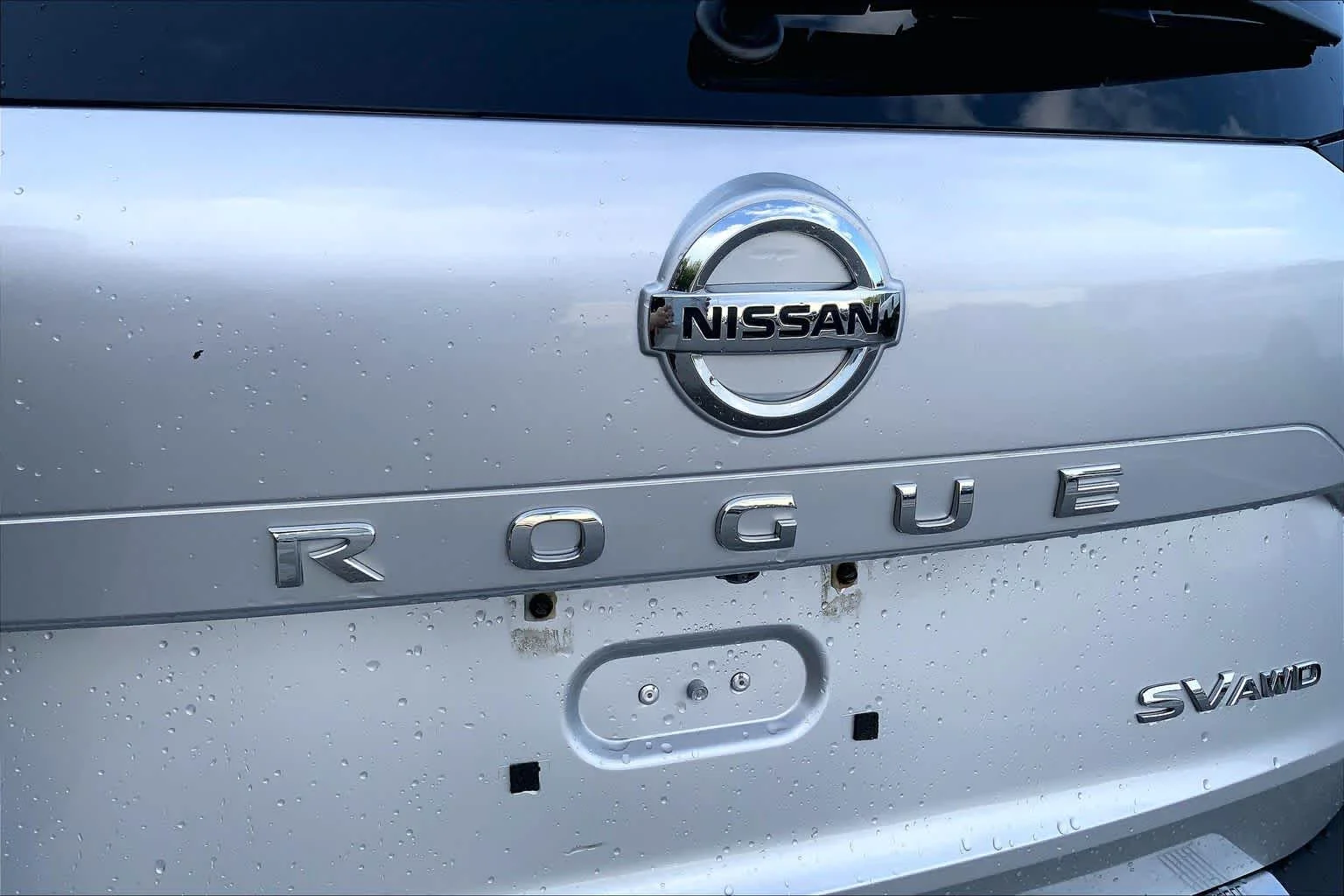 Used 2021 Brilliant Silver Metallic Nissan SV image 33