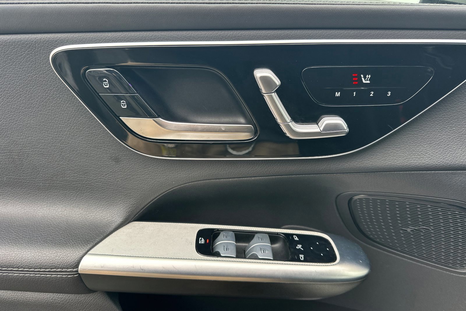 2024 Mercedes-Benz GLC GLC300 - Photo 11