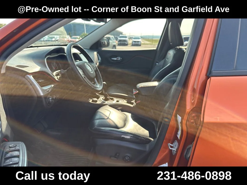 Used 2015 Orange Jeep Trailhawk image 14