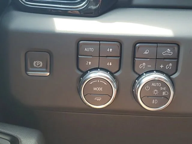 Used 2024 Onyx Black GMC AT4 image 21