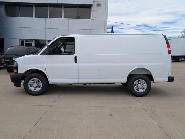 New 2026 Summit White Chevrolet 1WT image 6