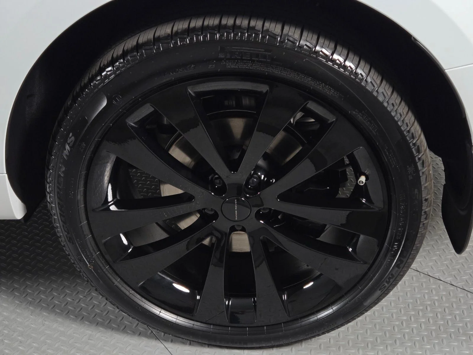 New 2026 Fuji White Land Rover Dynamic SE image 10