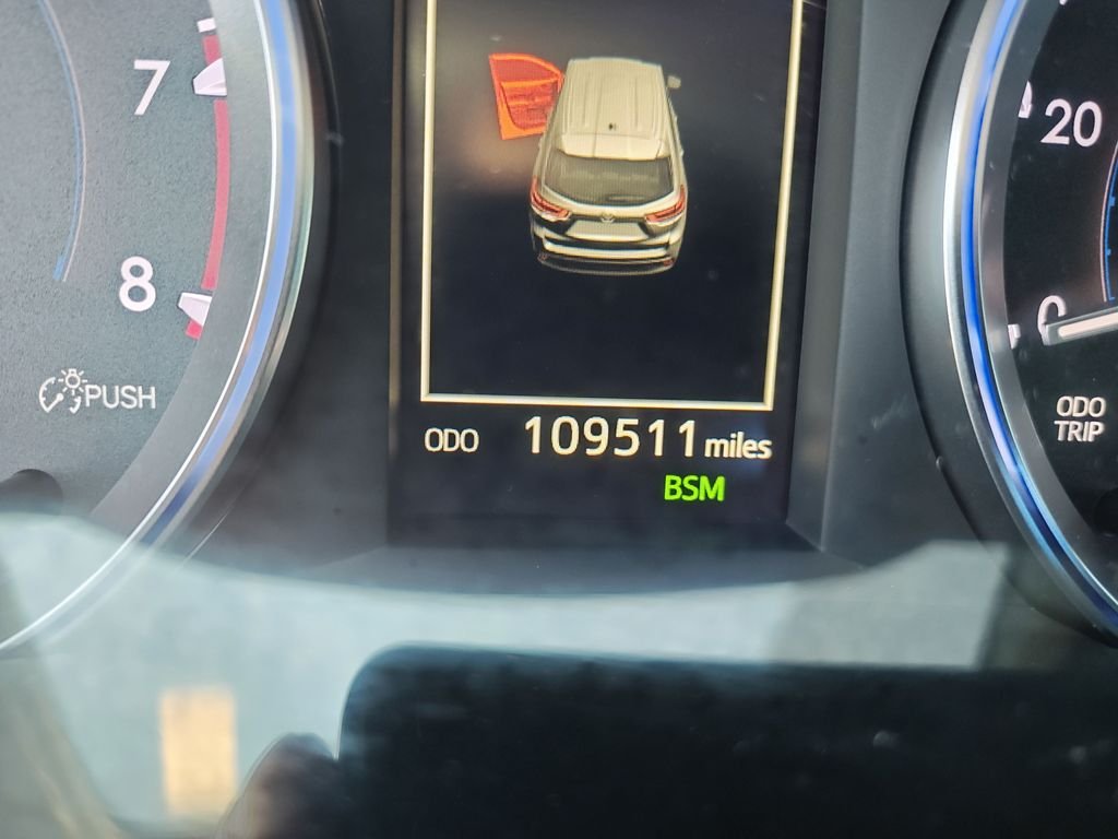 Used 2018 Blue Toyota XLE image 19