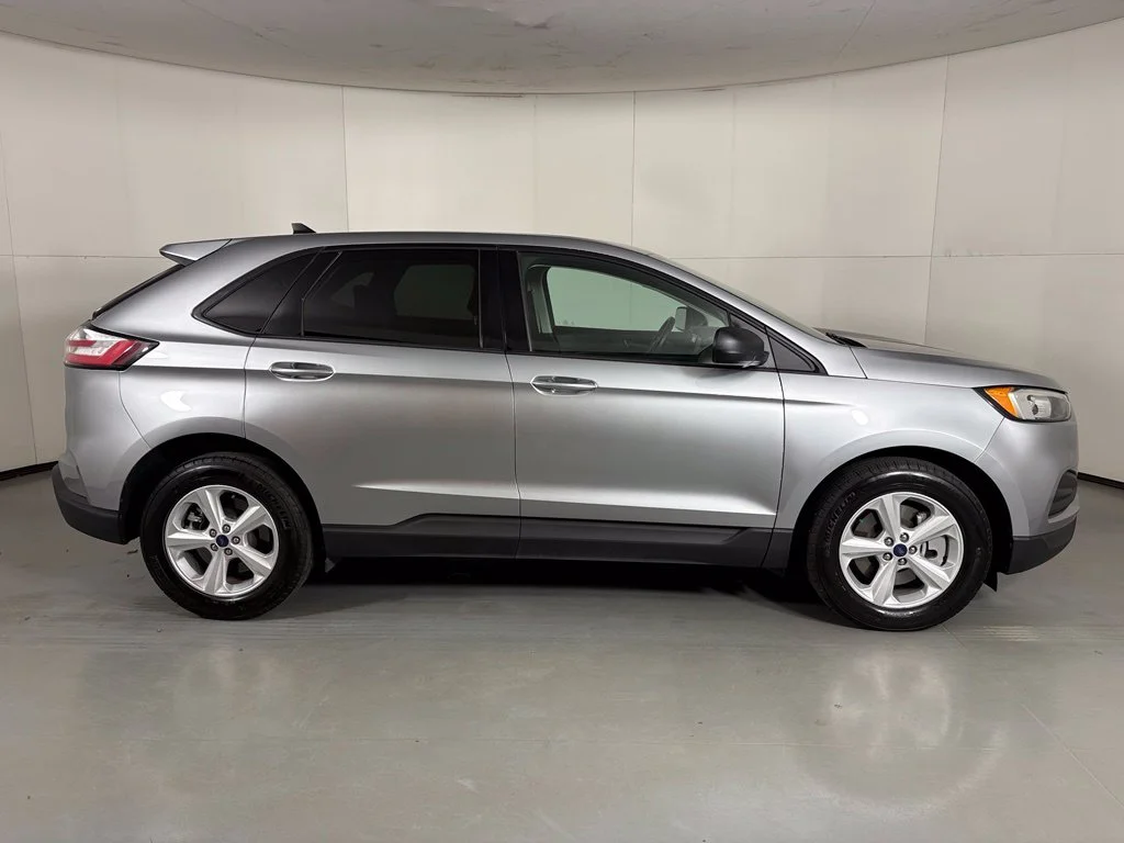 Used 2022 Silver Ford SE image 9