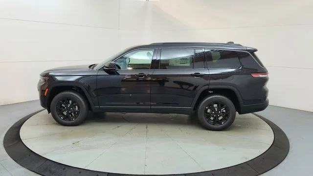 New 2026 Diamond Black Crystal Pearl-Coat Exterior Paint Jeep  image 7