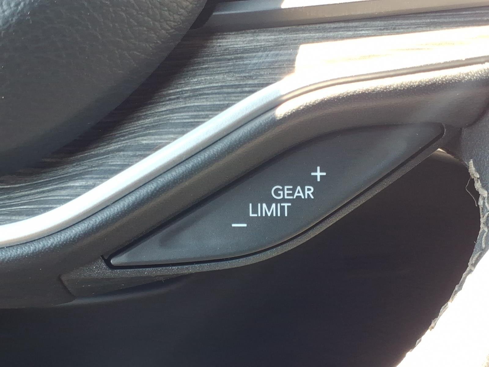 Used 2022 Diamond Black Crystal Pearlcoat Jeep Series III image 10