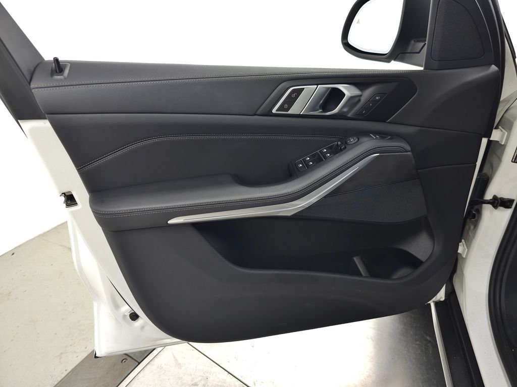 Used 2024 Alpine White BMW xDrive40i image 13