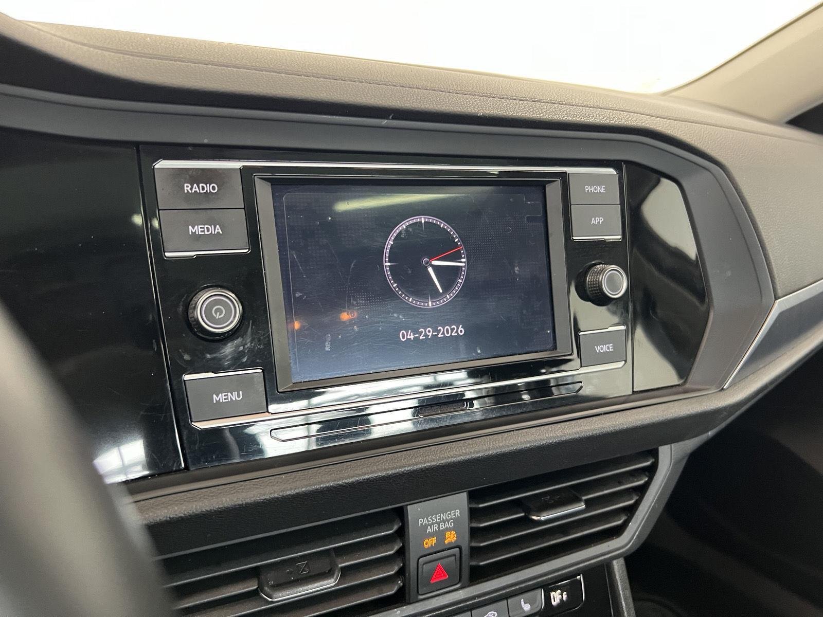 2023 Volkswagen Jetta SE - Photo 16