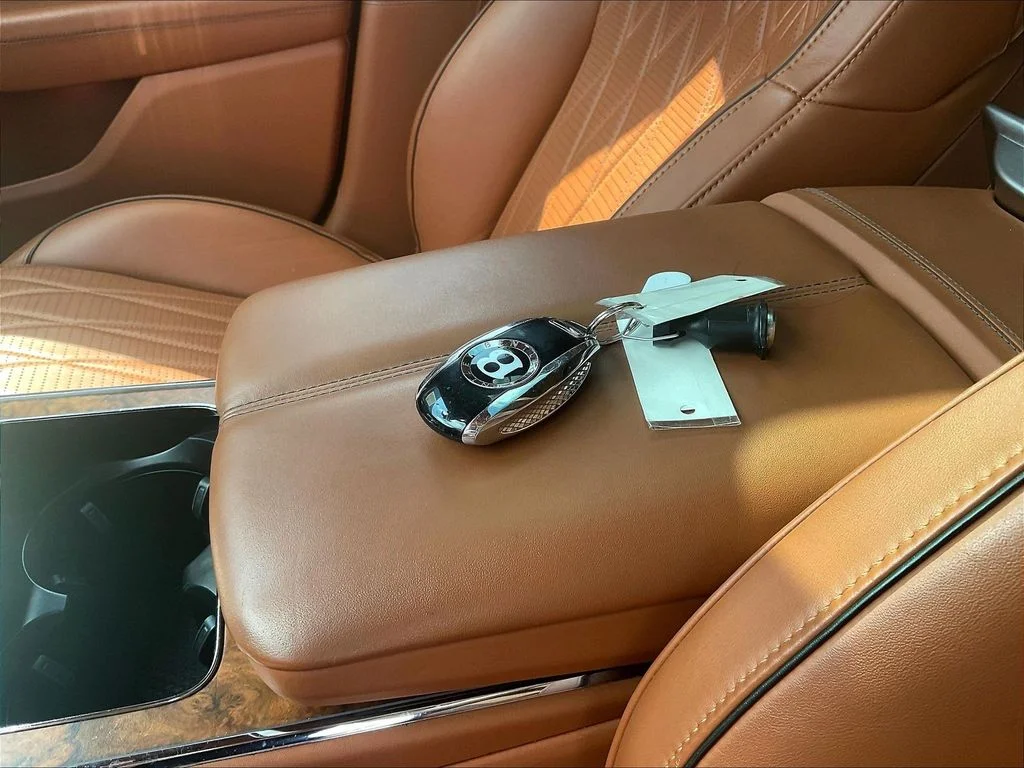 Used 2022 Viridian by Mulliner Bentley V8 image 35