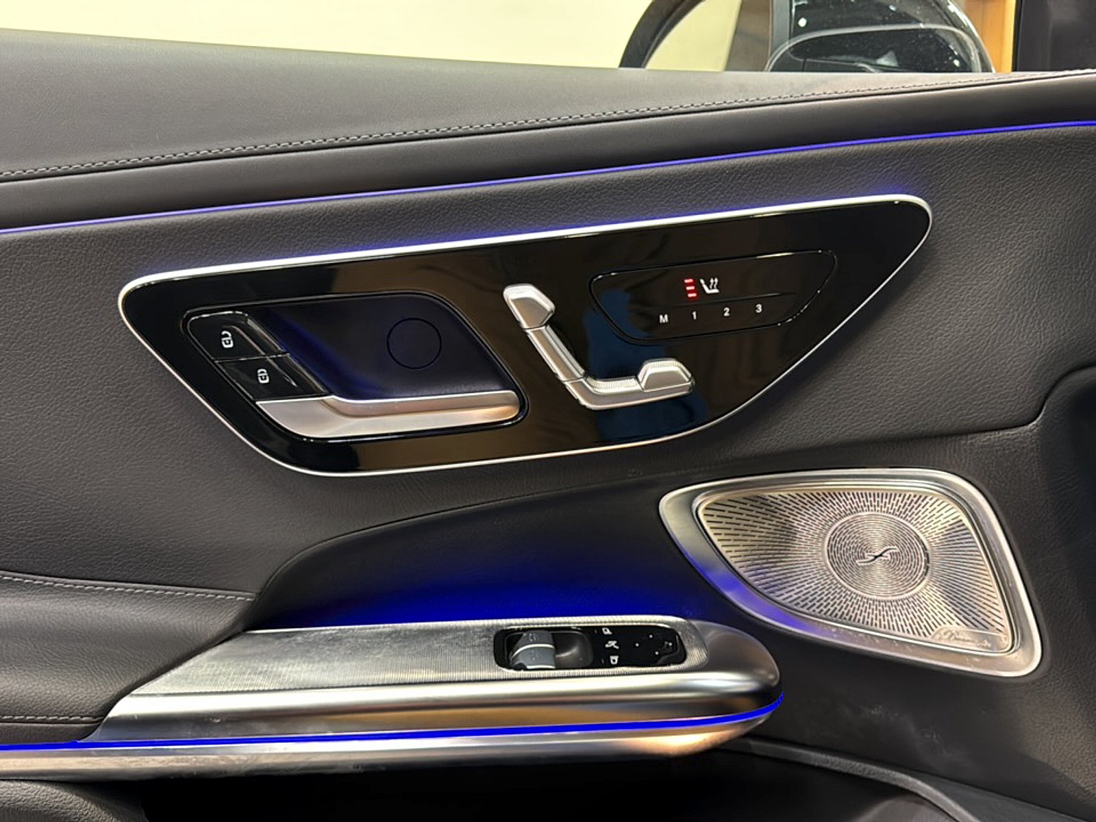 Certified Used 2024 Sterling Blue Metallic Mercedes-Benz 4MATIC® image 9