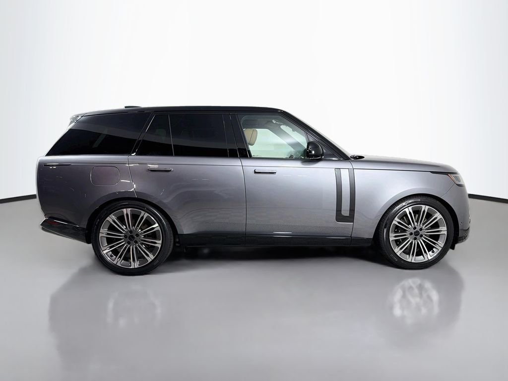 New 2026 Eiger Grey Land Rover SE image 4