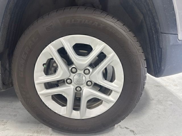 Used 2021 Silver Jeep Sport image 9