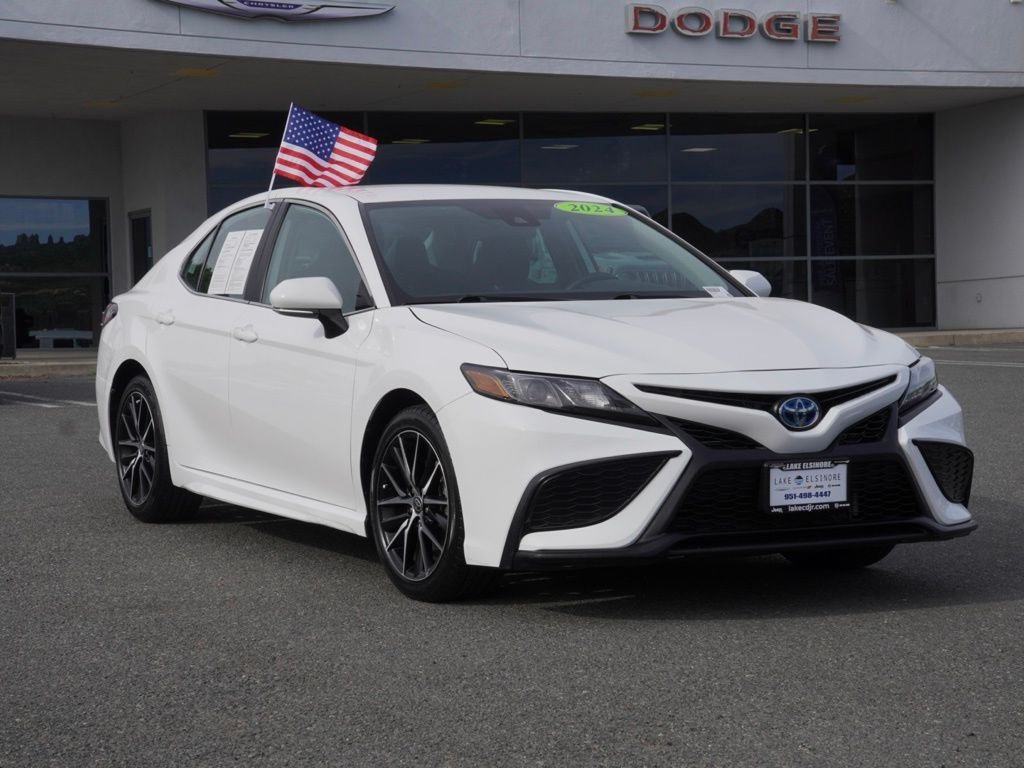 2024 Toyota Camry SE