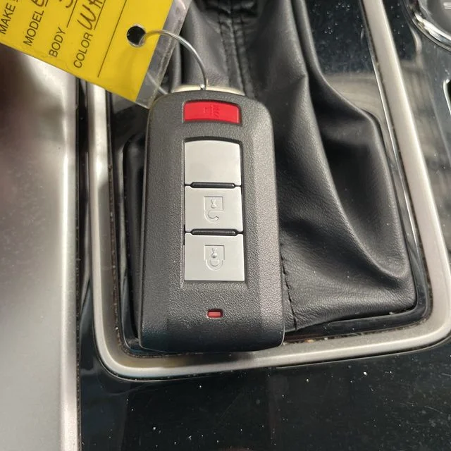 Used 2023  Mitsubishi SE image 20