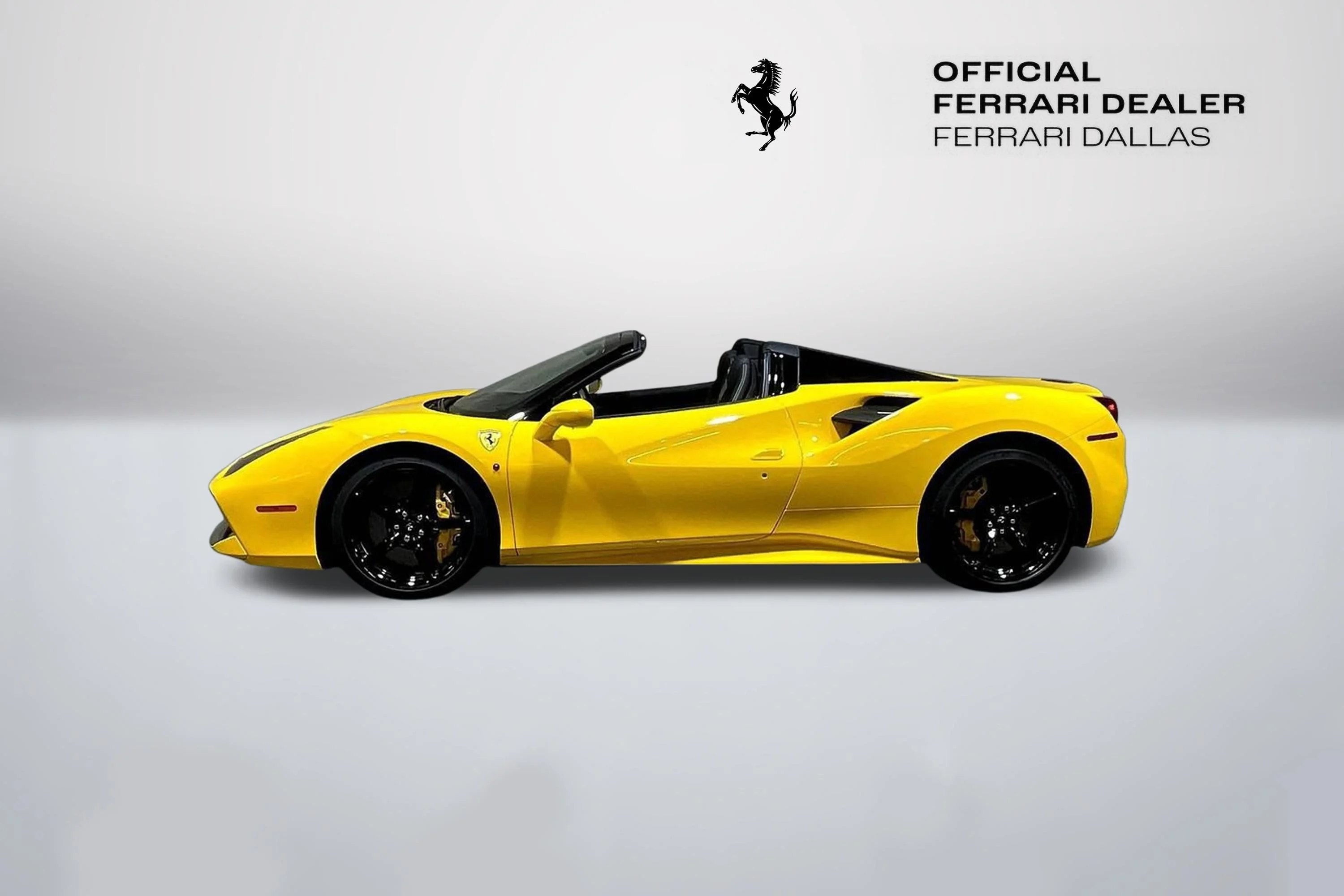 Used 2018 Giallo Modena Ferrari  image 8