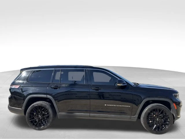 Used 2022 Black Jeep Limited image 14