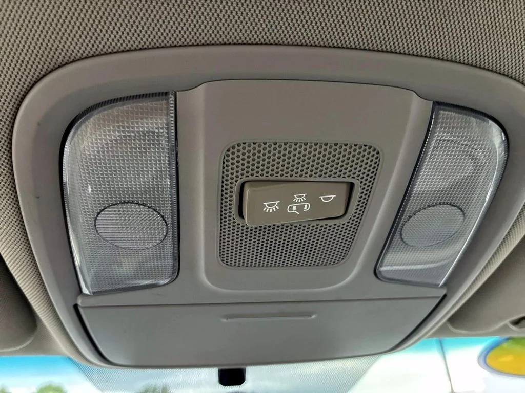 Used 2017 Snow White Pearl Kia LX image 34